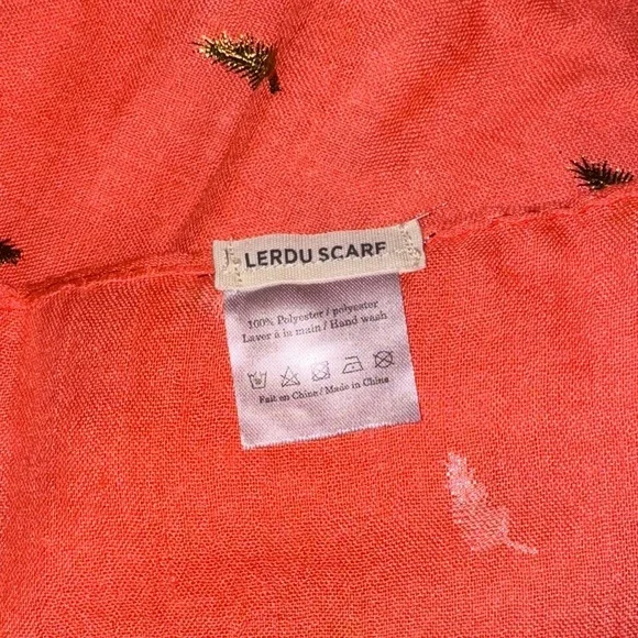 LERDU Coral Scarf with Gold Details - Picture 8 of 14